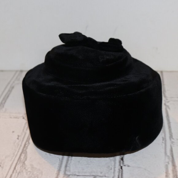 Vintage Black Velvet Pillbox Hat with Bow – Union Made Mid-Century Glam · Soft - Picture 1 of 6